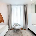 Aurora 4*